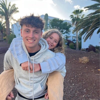 WillyToTheMoon's profile picture. Trying to make it out the trenches