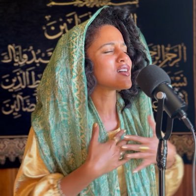 🕋 Bismillah✨ She & Love are the same ☀️🌙⭐️💛 vibe tech⚛️ notes to Self 💎 a Reminder is a Blessing 🐱🐝