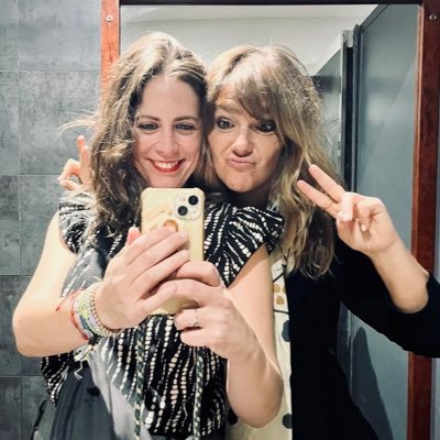 Mamà d’en Pau. Periodista. Una vegada vaig dir ‘merda’ al Telediario. Historiadora de l'art. Madridista. Expianista. Cabezota. Tildaré sólo hasta el final.