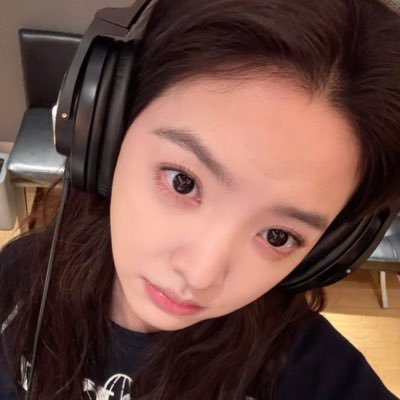 alemeong's profile picture. #fangirling #ranting & #reading