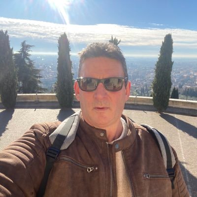 Roy_OnTheRoad's profile picture. Roy is on the road - having fun before it's all too late!