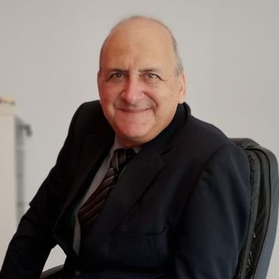 Conservador, cristão, pró armas, anti aborto, sem mi mi mi e entende a ciência com apenas dois sexos (macho e fêmea), independente das preferências de cada.
