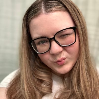 isntshelindsayy's profile picture. she/her | ah geez | argumentative, antithetical dream girl | debatably good with words