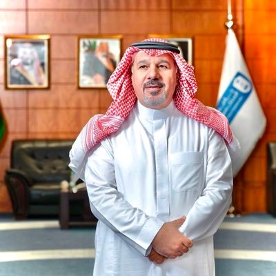 طالب عِلمٍ، مُحامٍ، مُستشار قانوني، وأُستاذ جامعيّ. #بلاد_الحرمين أسْكُنُ في قَلبِها، وتسْكُنُ قلْبِي. هذا الوقت سيمضي.