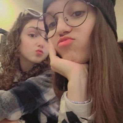 Apenas Existindo 🏳️🌈 -
Conhecida como namorada da Amandinha -
E surtando com elas
@bibitatto @isaaprezotto
• fan account •