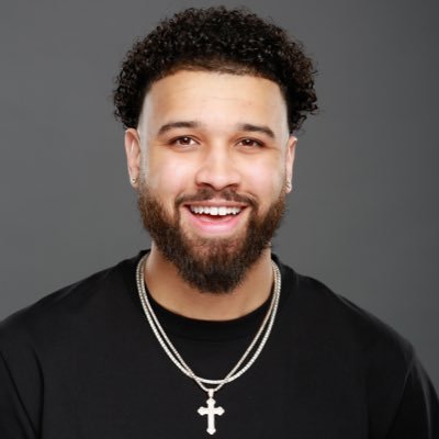 Host of the You Should Know Podcast. Owner of You Should Know Studios. tiktok (3.3M+)