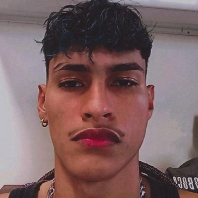 Pseudo ativo, dotado de inseguranças, com local de fala. Comprometido, melancólico e lascivo autor de #ObscuridadeNoConsciente #ContosDeBlasfêmia #Alex_e_Gasper