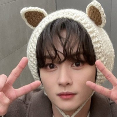 goddiews's profile picture. 20s, they/them ₊˚⊹♡ lee know is the loml ʚ₍ ᐢ. ̫ .ᐢ ₎ɞ