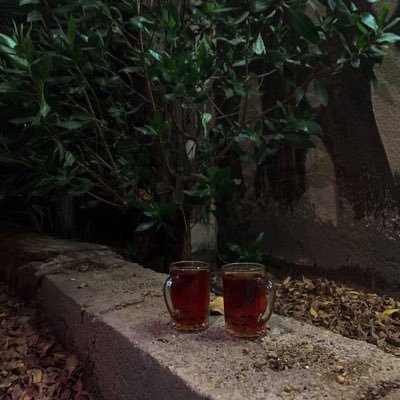 أؤمن ان الإنسان هو من يصنعُ نفسه.