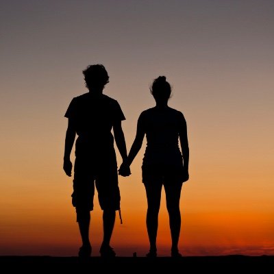 Somos una pareja principiante y curiosa en los 30's buscando amistad y ya el tiempo decidirá. La cuenta es manejada por mí y mi esposo