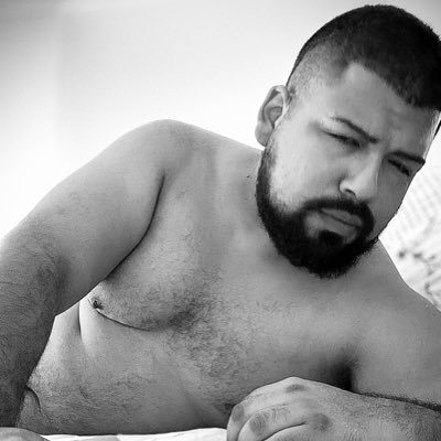 Oso activo 🐻🍆💦 🐽 / Contenido adulto 🔞 / Material propio 🔥/ Colabs 📩 / 👨🏻🤝👨🏽@tubetomorboso / Videos más largos y en color en el link ⬇️