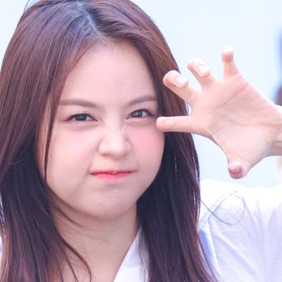 h2hsore's profile picture. sore for hearts2hearts Carmen