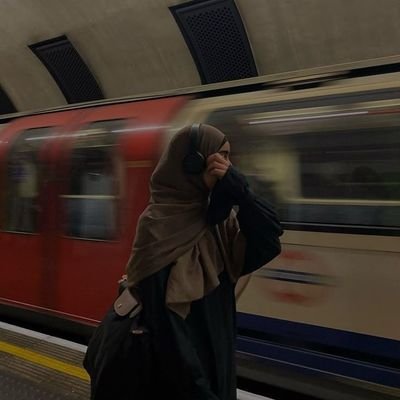 که «دنیا مضحکه ای گریه انگیز است» وتمام... 🍃
•دختر دهه هشتادی😎شهریوری ام 💜 •وکیل آینده👩🏻⚖️ فالو=فالو 🥰