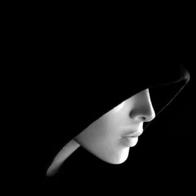 مجموعهی اعتقاداتم رو کنار هم بگذاری
هیچ کدوم از برچسبهای توی ذهنت بهش نمیچسبه.