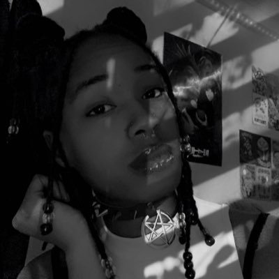 Loving mommy of 3, #PolyLife /singer/songwriter /rapper/ 🍃💨 is life