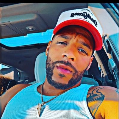 Eat or Get Ate and I don’t plan on Starving #Celticnation #JayhawkNation #chiefskingdom #Twindad Former pro Athlete.