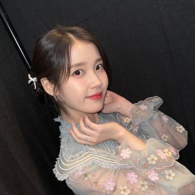 heyyeloise's profile picture. ⋆.˚𝒘𝒉𝒆𝒏 𝒍𝒊𝒇𝒆 𝒈𝒊𝒗𝒆𝒔 𝒚𝒐𝒖 𝒕𝒂𝒏𝒈𝒆𝒓𝒊𝒏𝒆𝒔🍊‧₊˚