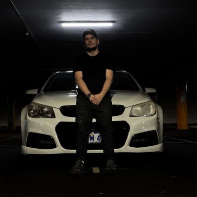 Single ,Content Creator , HMU to collab or have photoshoot on my car.