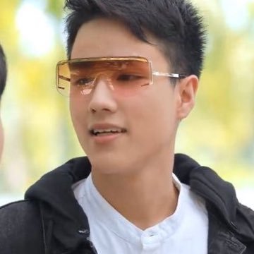 Lizzlovezzyou's profile picture. lizziedrawzz has a stupid priv account that she will abandon in two days probably