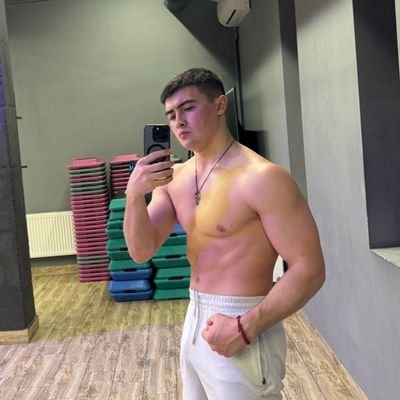 Valentinapeni's profile picture. God/life/sport/crypto