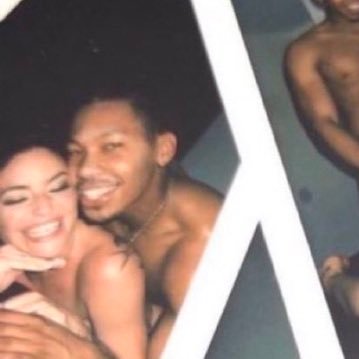Couple here for fun and new experiences ‼️🥵 21+ inland empire socal📍 (male half runs account) Send in video i can post for you and tag if you want to be🖤