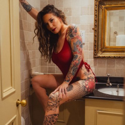 official X page for Roxylovealt