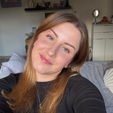 chlolaloyaux's profile picture. 