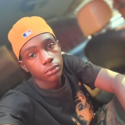 HackerMtf's profile picture. Only Jah knows 
😌😶😐🙃🙃