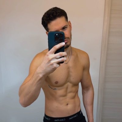 bdinvaut's profile picture. Don’t be shy👇🏽 just click😍