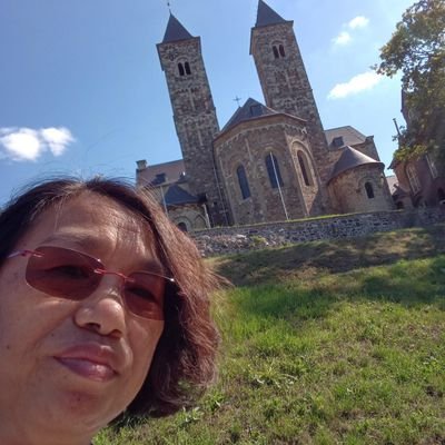 Born human of color Filipina
married to a white Dutchman.
BSN by Profession, I took: KorteVerhalen &Romans Schrijven but I wrote 6 songs only, performed on YT.
