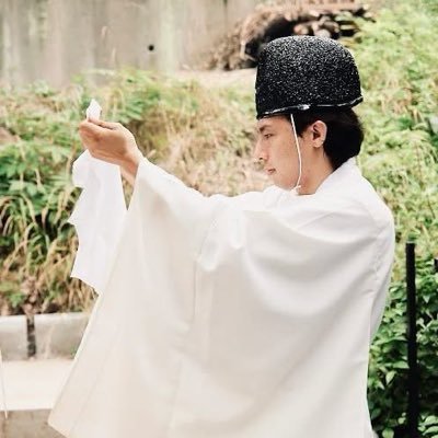 北極流の神主。2021年に神職資格を所得させていただき、神社の権禰宜も務めさせていただいています。