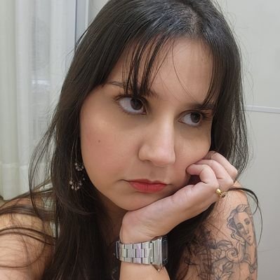 queria tá atuando em filmes e em peças de teatro, mas tô aqui cursando odontologia