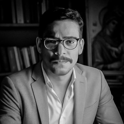 Observo. Comento. Atendo. Busco a verdade! || Luto contra o caos cultural do mundo moderno! 👇🏼 Seja atendimento por mim!
