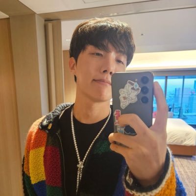 hobilovsprite's profile picture. ℬ𝒯𝒮 ℴ𝓃 𝓉ℴ𝓅