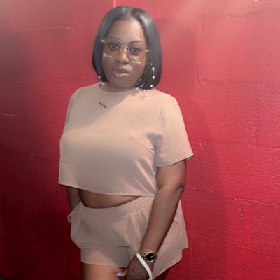 Witty, girly, worldly, likes to party but come home early; Benedict alumna, Carolina Pantherette, Queen of #BronHive, fluent in #Hov & fresher than you hoe.💅🏾