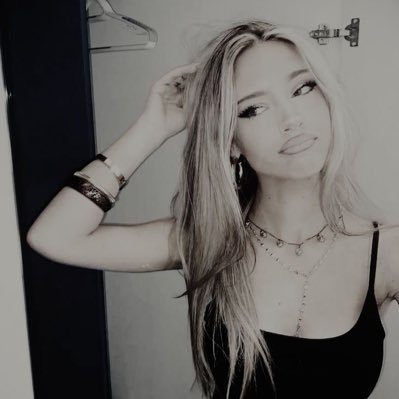 zonadegenerata's profile picture. @𝐛𝐨𝐨𝐤𝐬𝐰𝐢𝐭𝐡𝐢𝐠𝐚__ • #pizgaczhell #papierowechances #thislittleoneNA #PurpleRain #twitteroweksiazkary #bitterpizgacz #GoingDark @iguskloda