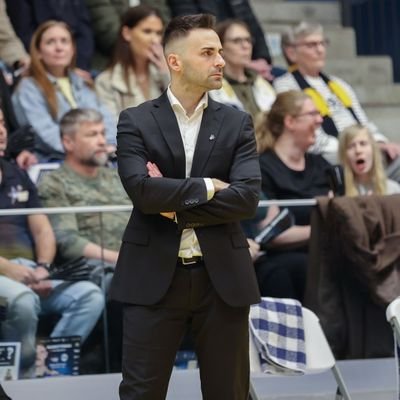 🏀
HEAD COACH en Jämtland Basket (SBL HERR🇸🇪)
NT U18 Coach (🇸🇪)
Sport Scientist
📚Msc High Performance in Team Sports & Sport Psichology
👨🏫PE Teacher