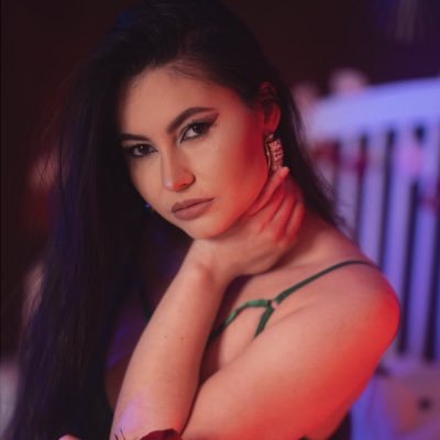 ✧ Remember, Love is all we have, so try to spread it 💕 | model | alien | photographer | a simple different girl | ✧ Instagram: 🔗 laurenbrite