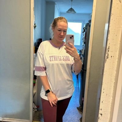 Deepakt1101's profile picture. wonderer and lover of feet 😍