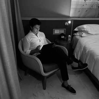 alejohoyos99's profile picture. Empresario|Finance |