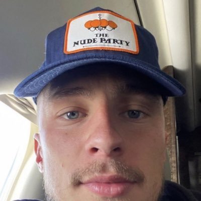 catpissontofu's profile picture. she’s on the most divine pharmaceutical cocktail known to man