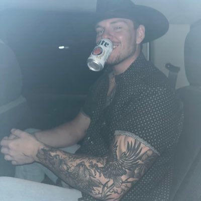 T_Hes27's profile picture. Wanna go do karate in the garage? #logzAlum #NoBadDays