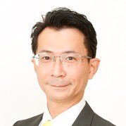 博士(工学)。元議員秘書。兵庫県尼崎市。武庫東小・中学校、尼崎北高校、関西大学、大阪大学大学院。豪州のシドニー大学に留学。国連英検B級。教員免許(中一種・高一種理科)。専門は量子化学・反応速度論。特許事務所、受験産業。大阪・神戸で政治家秘書。応急手普及員。尼崎市議会議員選挙の候補予定者として国民民主党から公認。