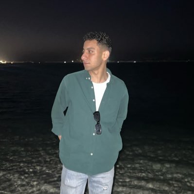 لا تتكلّف بوجودك الواحد جاي هنا يعبّر عن استيائه.