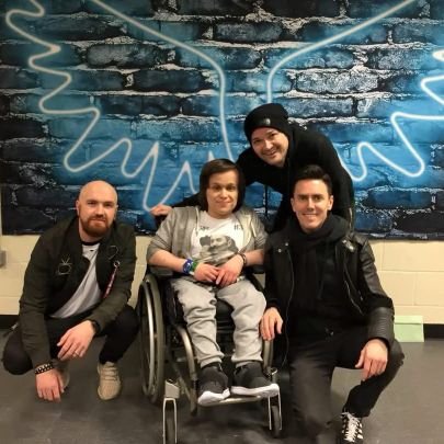 Wheelchair user. A voice for disability in a world that often expects us to be silent, to just exist. Advocate for myself.
A love for all things @thescript 💚