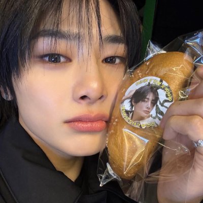 STAY ONLY | pergi ke pasar bersama ibu, tidak lupa membeli sambal, i love u jeongin.