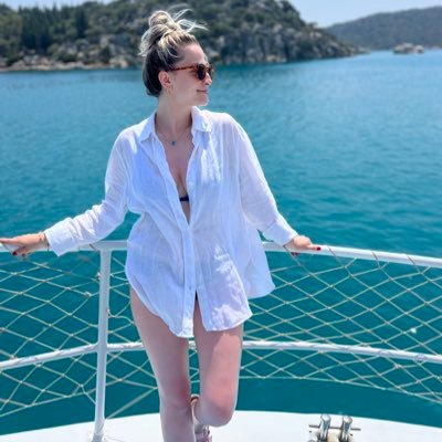 sunyysunn's profile picture. yüzünü güneşe çevir 🌞