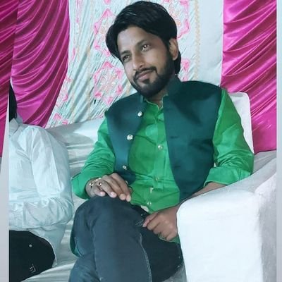 विचार से स्वतंत्र कलम से बागी दिल से किंग ग्रमीण परिवेश में जन्मा एक साधारण परिवार का बेटा हूँ
Circle Officer social
Media @YaduvanshiKT/