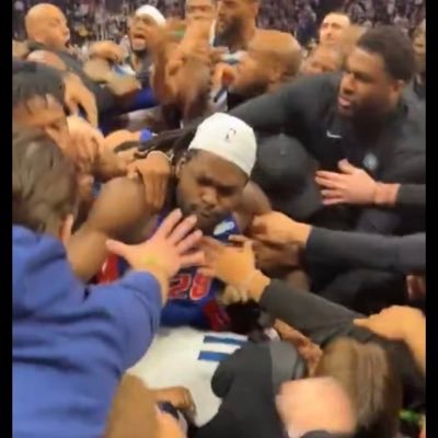 Kingvalen4's profile picture. 