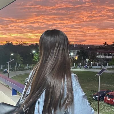 LouisNatasha10's profile picture. this is @LouisNatasha09, my account was locked that's why I am going to start using this account 💚